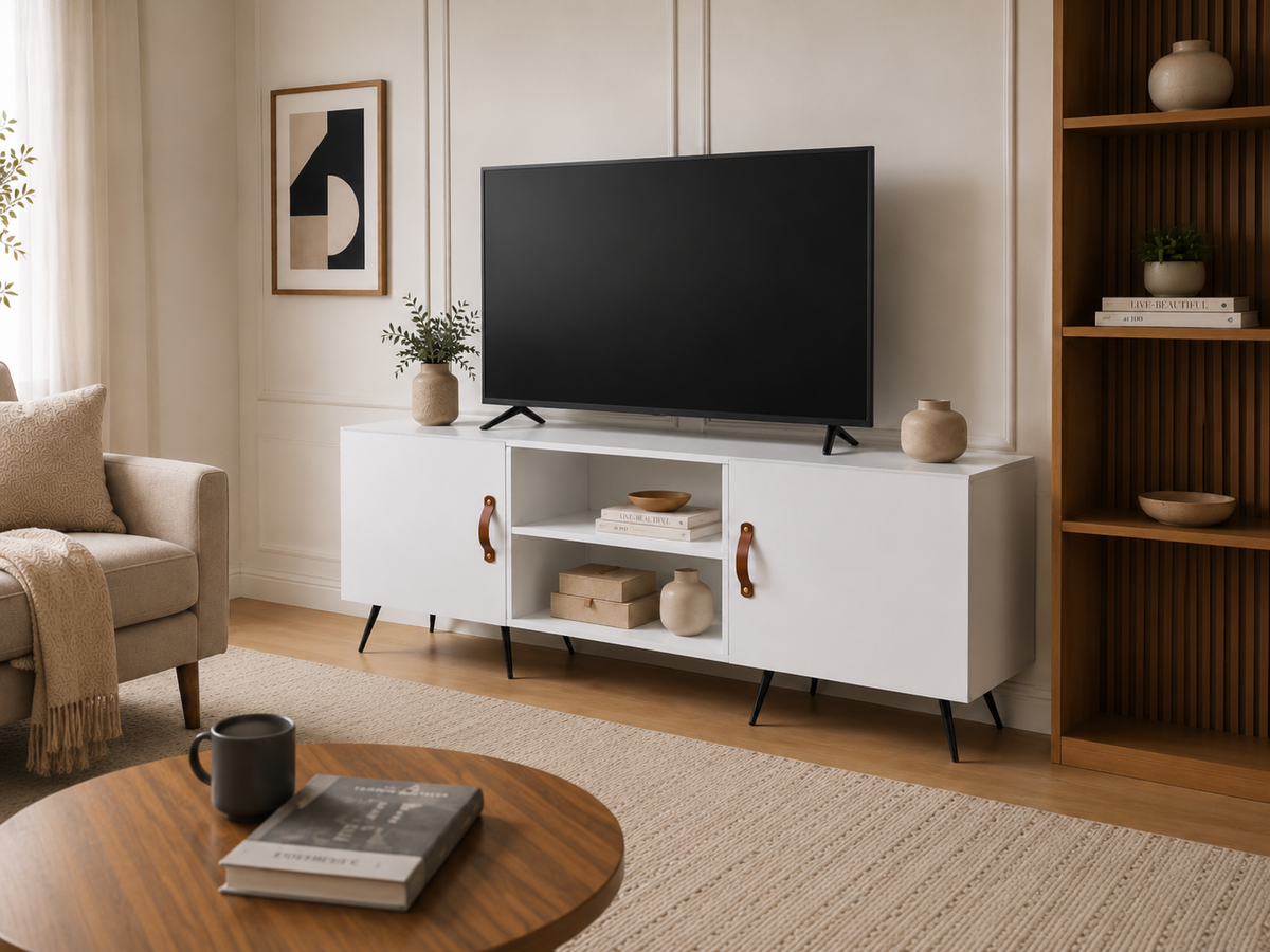 Détail des portes et de la finition brillante du meuble TV blanc laqué
